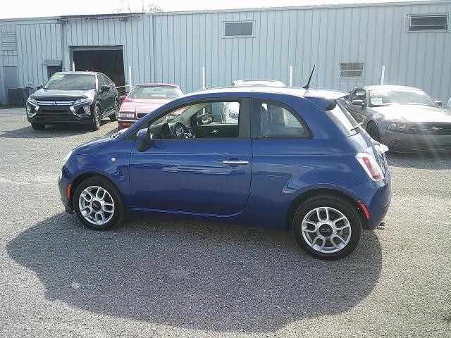 2013 Blue /Grey Fiat 500 Pop Hatchback (3C3CFFAR5DT) with an 1.4L L4 engine, Manual transmission, located at 4000 Bee Ridge Road, Sarasota, FL, 34233, (941) 926-0300, 27.298664, -82.489151 - Photo#3