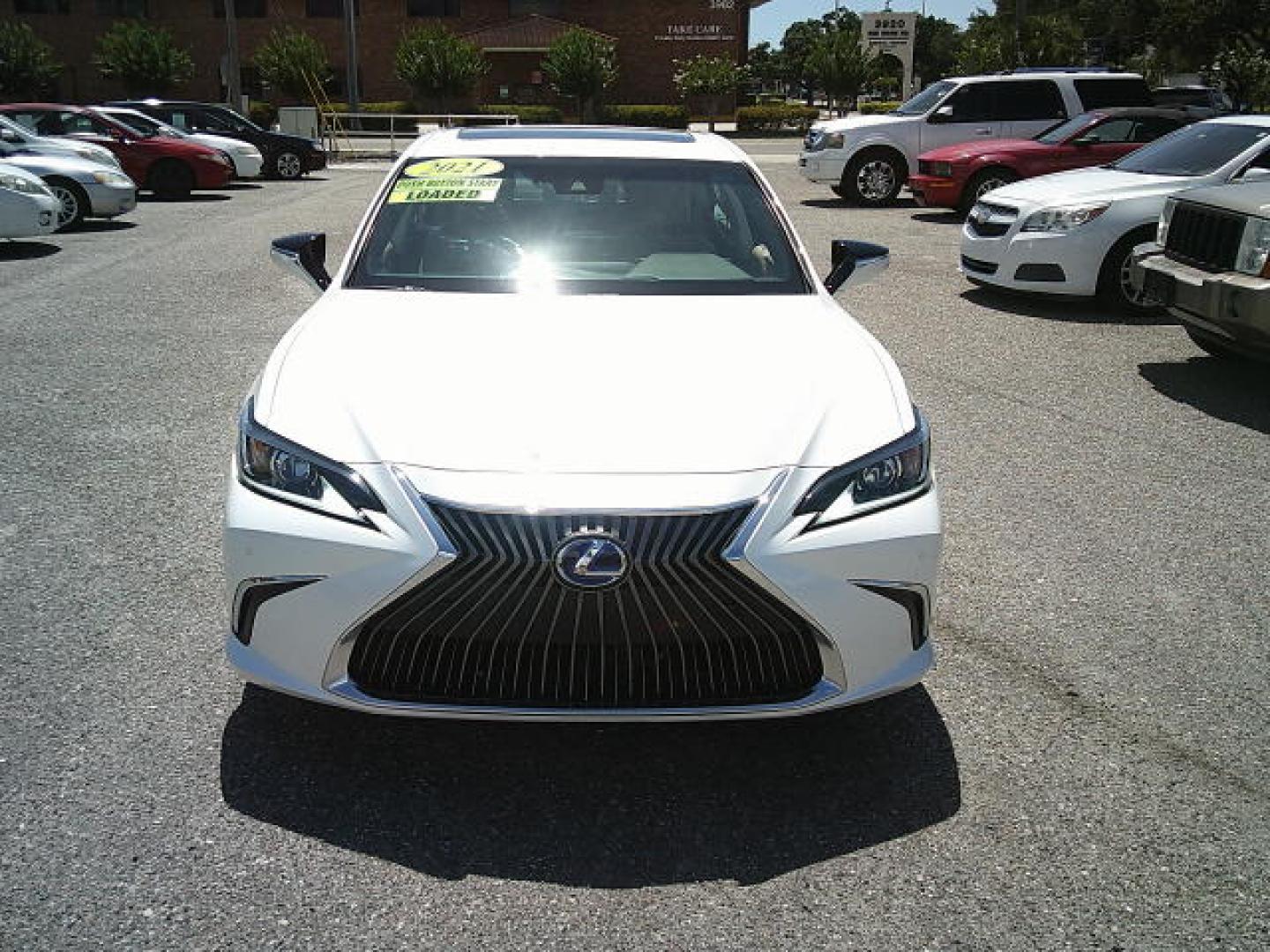 2021 WHITE /Beige Lexus ES 300h Base (58ADA1C19MU) with an 2.5L L4 DOHC 16V HYBRID engine, CVT transmission, located at 4000 Bee Ridge Road, Sarasota, FL, 34233, (941) 926-0300, 27.298664, -82.489151- Photo#1