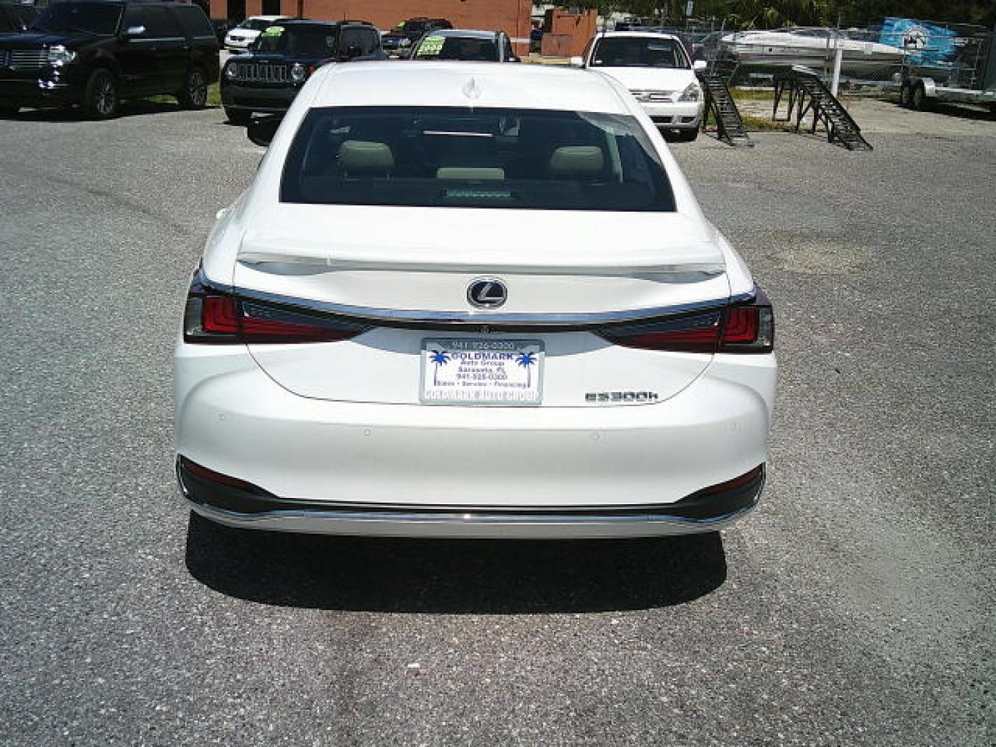 2021 WHITE /Beige Lexus ES 300h Base (58ADA1C19MU) with an 2.5L L4 DOHC 16V HYBRID engine, CVT transmission, located at 4000 Bee Ridge Road, Sarasota, FL, 34233, (941) 926-0300, 27.298664, -82.489151- Photo#4