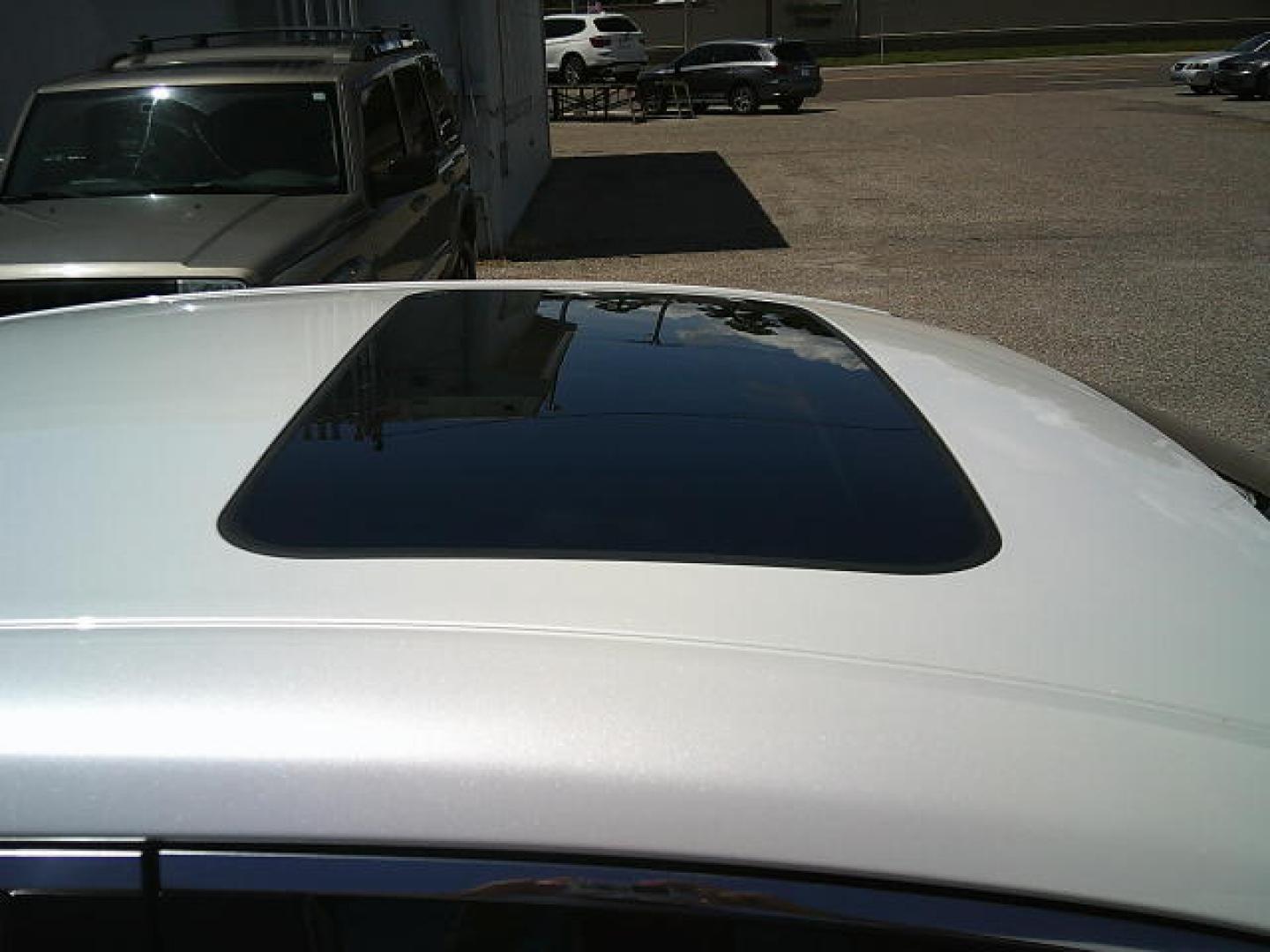 2021 WHITE /Beige Lexus ES 300h Base (58ADA1C19MU) with an 2.5L L4 DOHC 16V HYBRID engine, CVT transmission, located at 4000 Bee Ridge Road, Sarasota, FL, 34233, (941) 926-0300, 27.298664, -82.489151- Photo#8