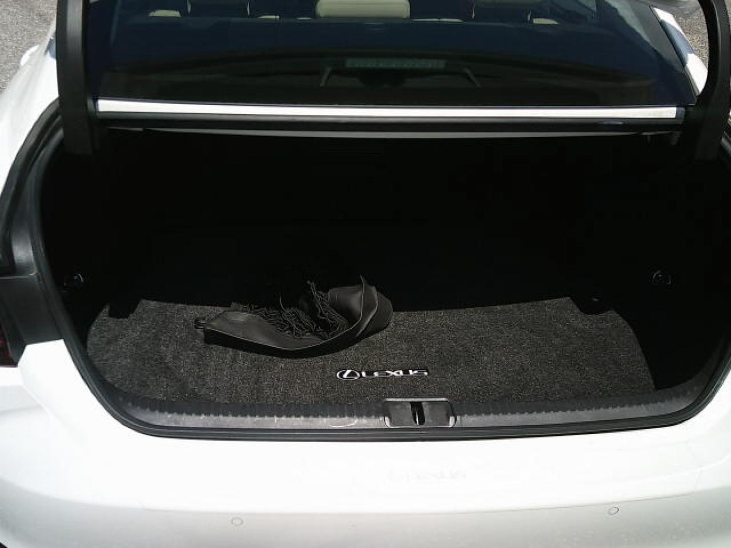 2021 WHITE /Beige Lexus ES 300h Base (58ADA1C19MU) with an 2.5L L4 DOHC 16V HYBRID engine, CVT transmission, located at 4000 Bee Ridge Road, Sarasota, FL, 34233, (941) 926-0300, 27.298664, -82.489151- Photo#10