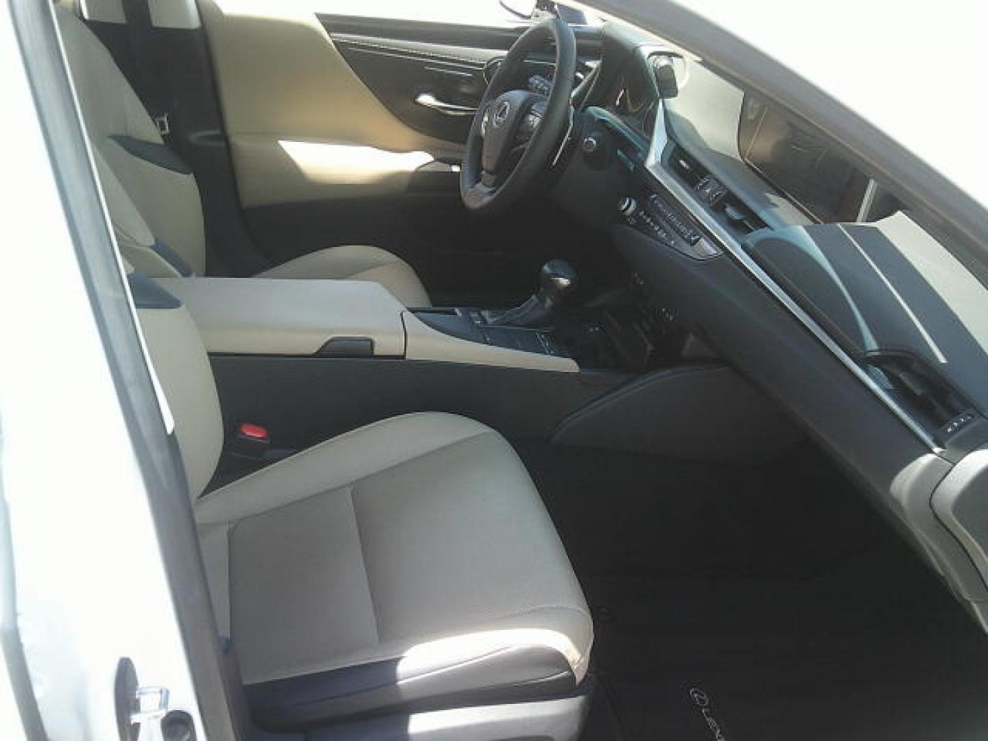 2021 WHITE /Beige Lexus ES 300h Base (58ADA1C19MU) with an 2.5L L4 DOHC 16V HYBRID engine, CVT transmission, located at 4000 Bee Ridge Road, Sarasota, FL, 34233, (941) 926-0300, 27.298664, -82.489151- Photo#16