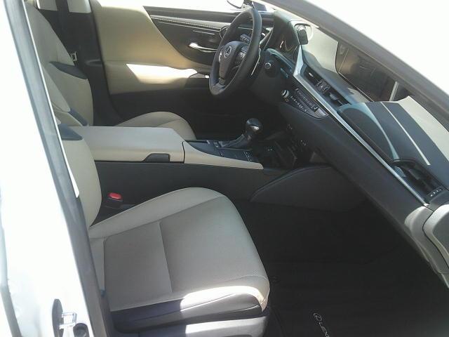 2021 WHITE /Beige Lexus ES 300h Base (58ADA1C19MU) with an 2.5L L4 DOHC 16V HYBRID engine, CVT transmission, located at 4000 Bee Ridge Road, Sarasota, FL, 34233, (941) 926-0300, 27.298664, -82.489151 - Photo#16