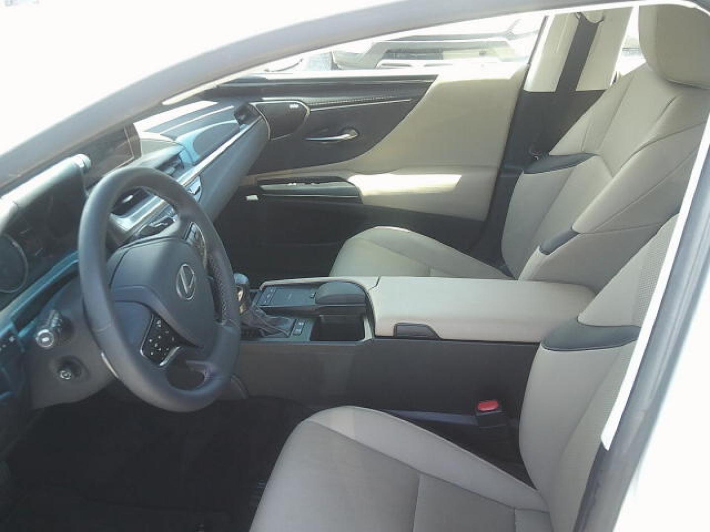 2021 WHITE /Beige Lexus ES 300h Base (58ADA1C19MU) with an 2.5L L4 DOHC 16V HYBRID engine, CVT transmission, located at 4000 Bee Ridge Road, Sarasota, FL, 34233, (941) 926-0300, 27.298664, -82.489151- Photo#19