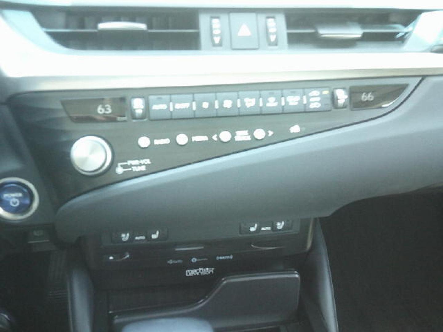 2021 WHITE /Beige Lexus ES 300h Base (58ADA1C19MU) with an 2.5L L4 DOHC 16V HYBRID engine, CVT transmission, located at 4000 Bee Ridge Road, Sarasota, FL, 34233, (941) 926-0300, 27.298664, -82.489151- Photo#27