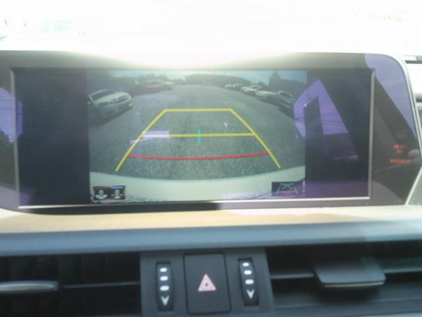 2021 WHITE /Beige Lexus ES 300h Base (58ADA1C19MU) with an 2.5L L4 DOHC 16V HYBRID engine, CVT transmission, located at 4000 Bee Ridge Road, Sarasota, FL, 34233, (941) 926-0300, 27.298664, -82.489151- Photo#31