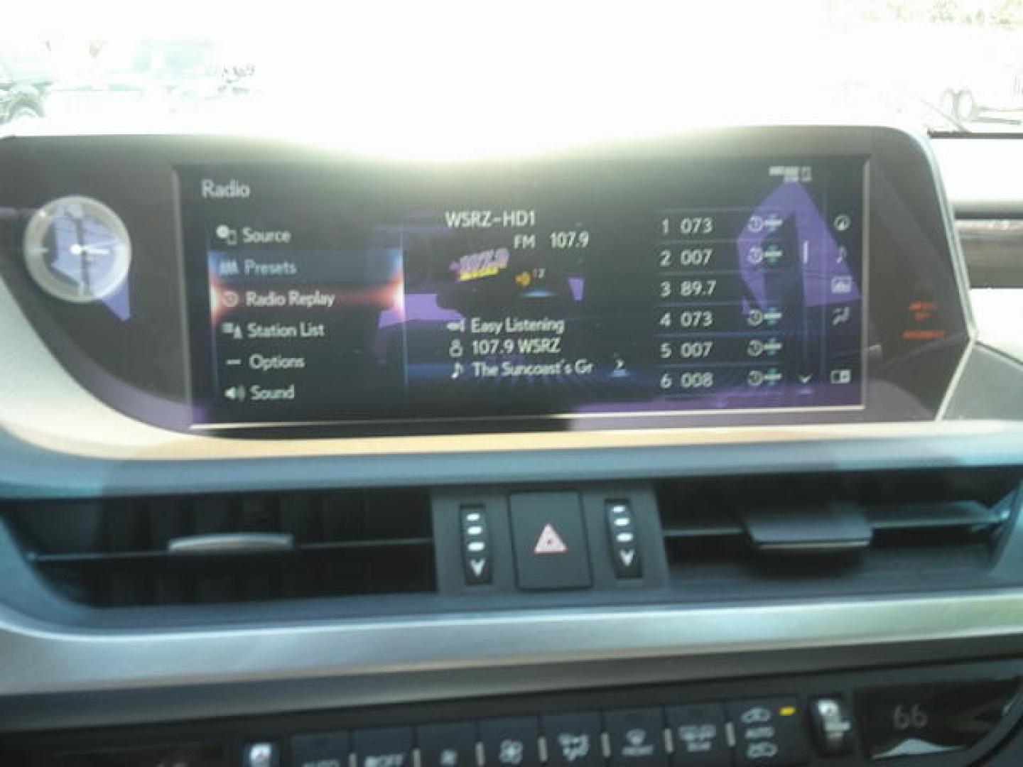 2021 WHITE /Beige Lexus ES 300h Base (58ADA1C19MU) with an 2.5L L4 DOHC 16V HYBRID engine, CVT transmission, located at 4000 Bee Ridge Road, Sarasota, FL, 34233, (941) 926-0300, 27.298664, -82.489151- Photo#32
