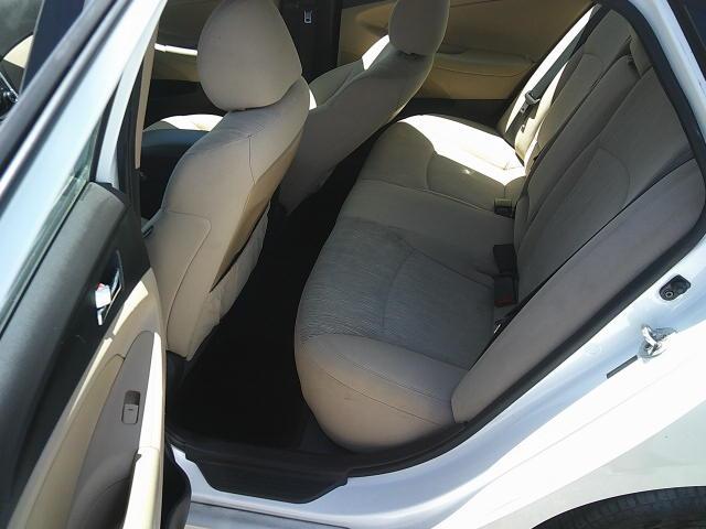 2013 WHITE /Gray Hyundai Sonata GLS (5NPEB4AC9DH) with an 2.4L L4 DOHC 16V engine, 6-Speed Automatic transmission, located at 4000 Bee Ridge Road, Sarasota, FL, 34233, (941) 926-0300, 27.298664, -82.489151 - Photo#9