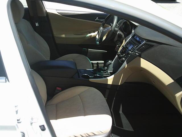 2013 WHITE /Gray Hyundai Sonata GLS (5NPEB4AC9DH) with an 2.4L L4 DOHC 16V engine, 6-Speed Automatic transmission, located at 4000 Bee Ridge Road, Sarasota, FL, 34233, (941) 926-0300, 27.298664, -82.489151 - Photo#13