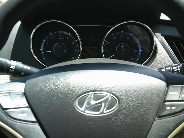 2013 WHITE /Gray Hyundai Sonata GLS (5NPEB4AC9DH) with an 2.4L L4 DOHC 16V engine, 6-Speed Automatic transmission, located at 4000 Bee Ridge Road, Sarasota, FL, 34233, (941) 926-0300, 27.298664, -82.489151 - Photo#19
