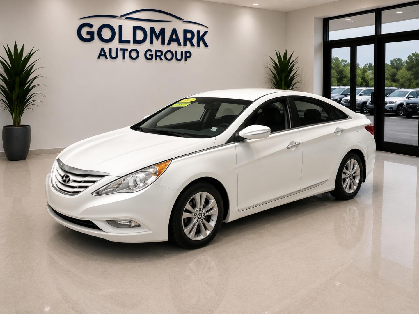 2013 WHITE /Gray Hyundai Sonata GLS (5NPEB4AC9DH) with an 2.4L L4 DOHC 16V engine, 6-Speed Automatic transmission, located at 4000 Bee Ridge Road, Sarasota, FL, 34233, (941) 926-0300, 27.298664, -82.489151- Photo#0