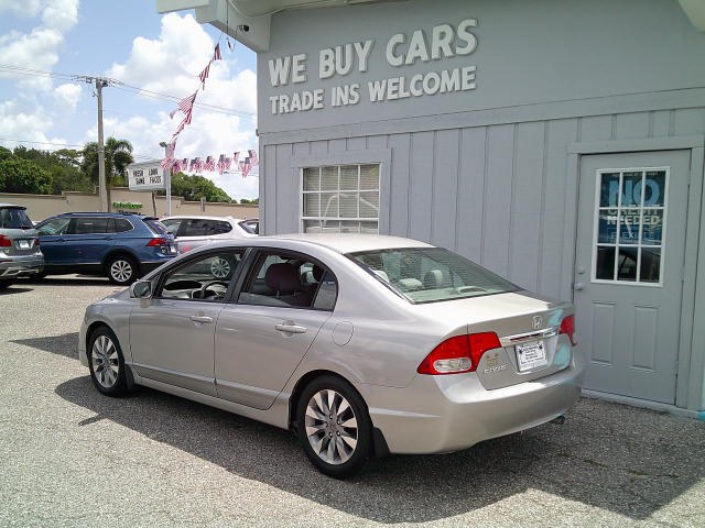2010 Silver /Gray Honda Civic EX Sedan 5-Speed AT (2HGFA1F83AH) with an 1.8L L4 SOHC 16V engine, 5-Speed Automatic transmission, located at 4000 Bee Ridge Road, Sarasota, FL, 34233, (941) 926-0300, 27.298664, -82.489151- Photo#4