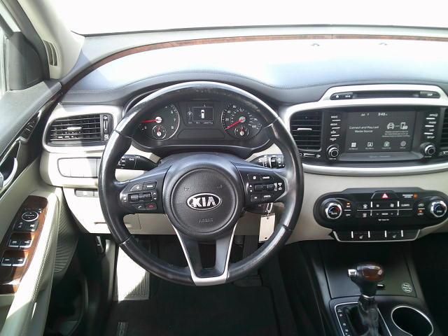 2018 WHITE /Beige Kia Sorento LX 2WD (5XYPG4A37JG) with an 2.4L L4 DOHC 16V engine, 6A transmission, located at 4000 Bee Ridge Road, Sarasota, FL, 34233, (941) 926-0300, 27.298664, -82.489151- Photo#11