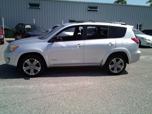 2009 Silver /Black Toyota RAV4 Sport I4 2WD (JTMZF32V09D) with an 2.4L L4 DOHC 16V engine, 4A transmission, located at 4000 Bee Ridge Road, Sarasota, FL, 34233, (941) 926-0300, 27.298664, -82.489151- Photo#2