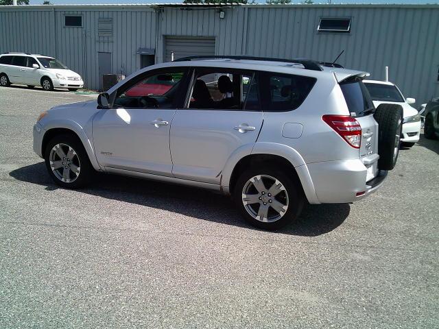 2009 Silver /Black Toyota RAV4 Sport I4 2WD (JTMZF32V09D) with an 2.4L L4 DOHC 16V engine, 4A transmission, located at 4000 Bee Ridge Road, Sarasota, FL, 34233, (941) 926-0300, 27.298664, -82.489151- Photo#3