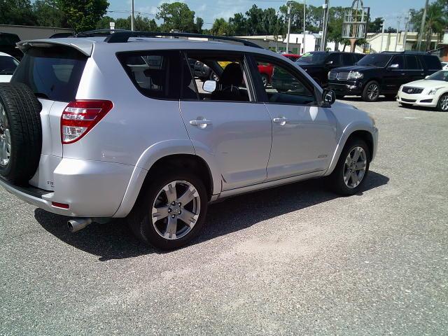 2009 Silver /Black Toyota RAV4 Sport I4 2WD (JTMZF32V09D) with an 2.4L L4 DOHC 16V engine, 4A transmission, located at 4000 Bee Ridge Road, Sarasota, FL, 34233, (941) 926-0300, 27.298664, -82.489151- Photo#5