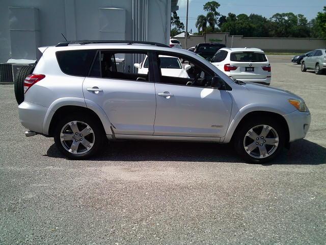 2009 Silver /Black Toyota RAV4 Sport I4 2WD (JTMZF32V09D) with an 2.4L L4 DOHC 16V engine, 4A transmission, located at 4000 Bee Ridge Road, Sarasota, FL, 34233, (941) 926-0300, 27.298664, -82.489151- Photo#6