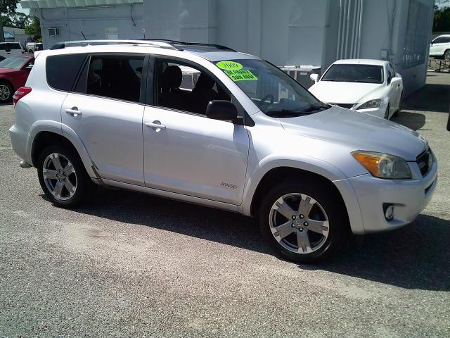 2009 Silver /Black Toyota RAV4 Sport I4 2WD (JTMZF32V09D) with an 2.4L L4 DOHC 16V engine, 4A transmission, located at 4000 Bee Ridge Road, Sarasota, FL, 34233, (941) 926-0300, 27.298664, -82.489151- Photo#7
