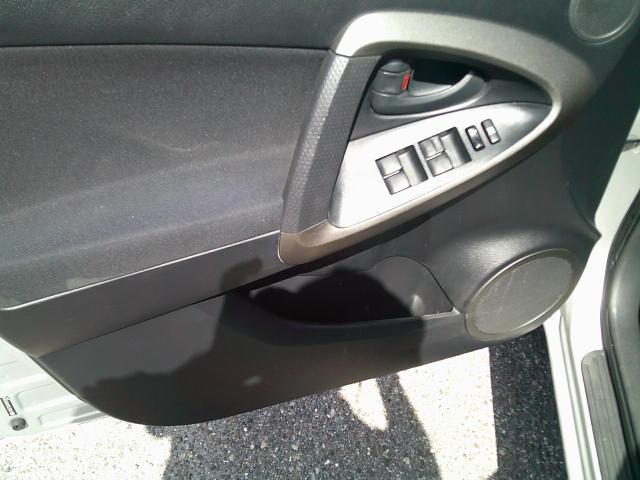2009 Silver /Black Toyota RAV4 Sport I4 2WD (JTMZF32V09D) with an 2.4L L4 DOHC 16V engine, 4A transmission, located at 4000 Bee Ridge Road, Sarasota, FL, 34233, (941) 926-0300, 27.298664, -82.489151- Photo#15