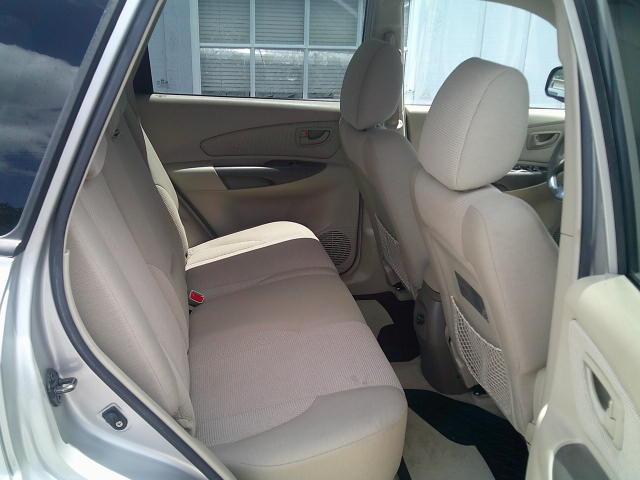 2006 Silver /Beige Hyundai Tucson GL 2.0 2WD (KM8JM12B66U) with an 2.0L L4 DOHC 16V engine, Automatic transmission, located at 4000 Bee Ridge Road, Sarasota, FL, 34233, (941) 926-0300, 27.298664, -82.489151- Photo#9