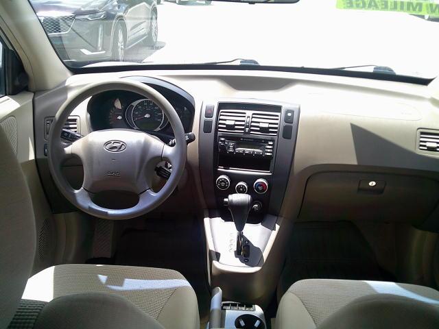 2006 Silver /Beige Hyundai Tucson GL 2.0 2WD (KM8JM12B66U) with an 2.0L L4 DOHC 16V engine, Automatic transmission, located at 4000 Bee Ridge Road, Sarasota, FL, 34233, (941) 926-0300, 27.298664, -82.489151- Photo#10
