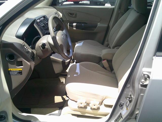 2006 Silver /Beige Hyundai Tucson GL 2.0 2WD (KM8JM12B66U) with an 2.0L L4 DOHC 16V engine, Automatic transmission, located at 4000 Bee Ridge Road, Sarasota, FL, 34233, (941) 926-0300, 27.298664, -82.489151- Photo#17