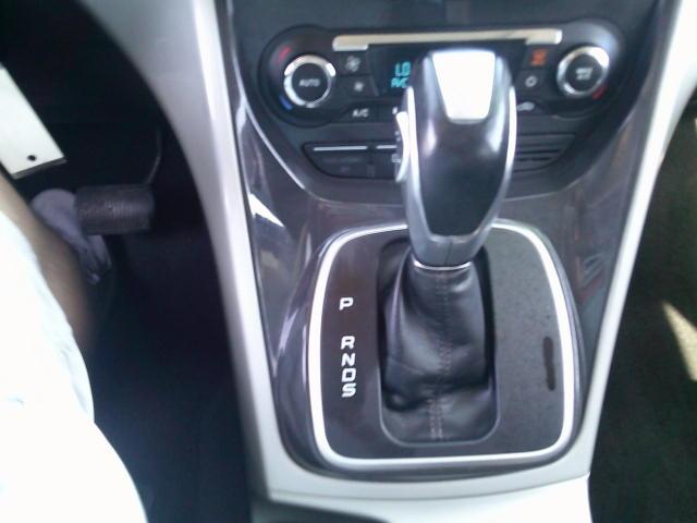 2013 Green /Black Ford Escape SEL FWD (1FMCU0HX4DU) with an 1.6L L4 DOHC 16V engine, 6A transmission, located at 4000 Bee Ridge Road, Sarasota, FL, 34233, (941) 926-0300, 27.298664, -82.489151- Photo#20