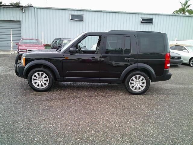 2005 Black /Black Land Rover LR3 SE (SALAD25415A) with an 4.4L V8 DOHC 32V engine, 6A OD transmission, located at 4000 Bee Ridge Road, Sarasota, FL, 34233, (941) 926-0300, 27.298664, -82.489151- Photo#3