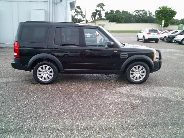 2005 Black /Black Land Rover LR3 SE (SALAD25415A) with an 4.4L V8 DOHC 32V engine, 6A OD transmission, located at 4000 Bee Ridge Road, Sarasota, FL, 34233, (941) 926-0300, 27.298664, -82.489151- Photo#7