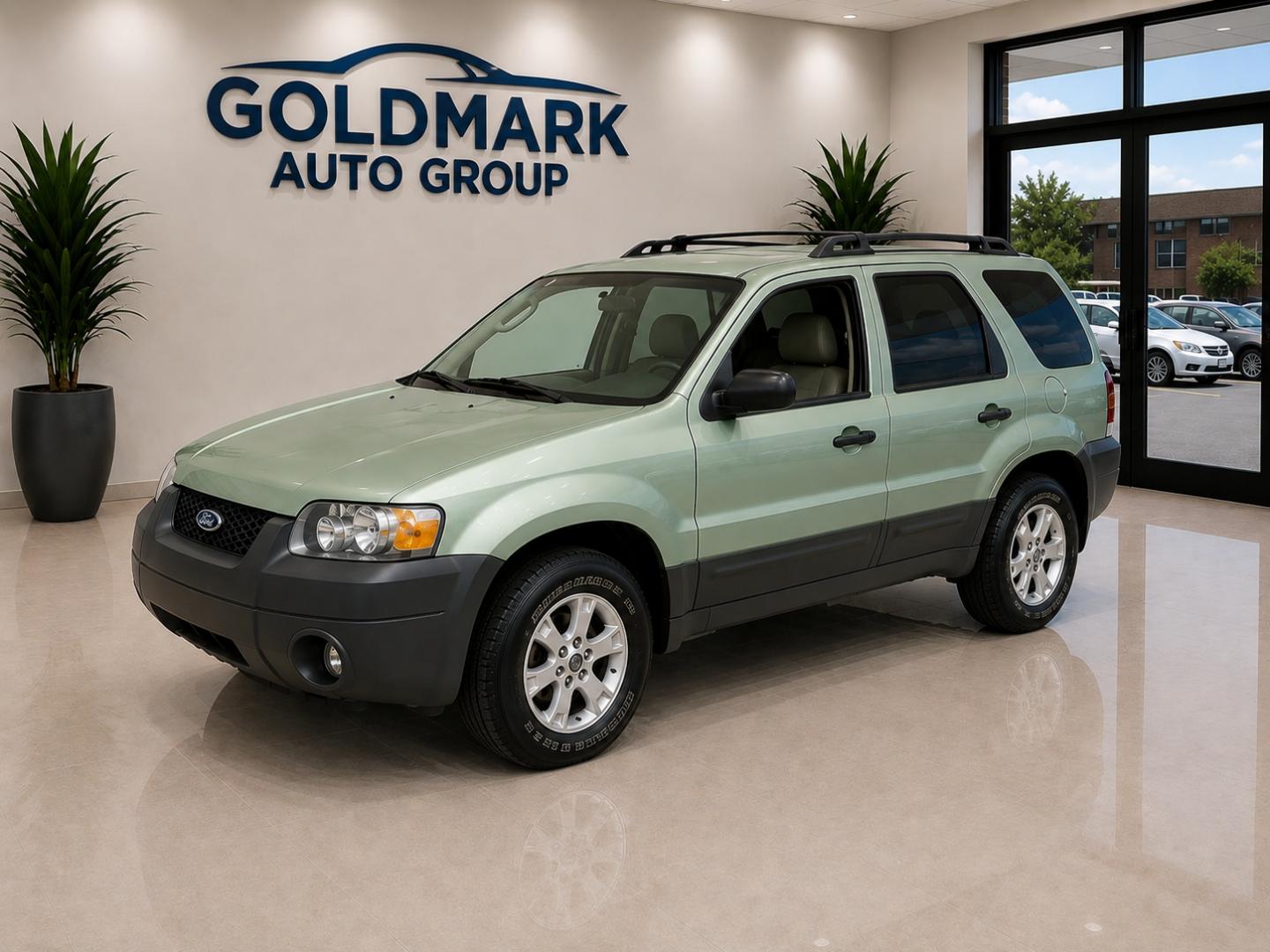2005 Green /Black Ford Escape XLT 2WD (1FMYU03115K) with an 3.0L V6 DOHC 24V engine, 4A OD transmission, located at 4000 Bee Ridge Road, Sarasota, FL, 34233, (941) 926-0300, 27.298664, -82.489151- Photo#0