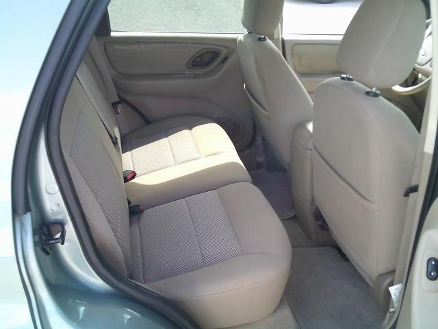 2005 Green /Black Ford Escape XLT 2WD (1FMYU03115K) with an 3.0L V6 DOHC 24V engine, 4A OD transmission, located at 4000 Bee Ridge Road, Sarasota, FL, 34233, (941) 926-0300, 27.298664, -82.489151- Photo#11