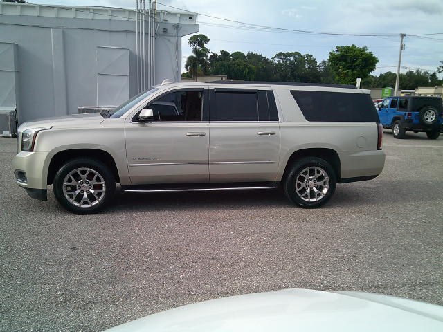 2017 Beige /Brown GMC Yukon XL SLT 2WD (1GKS1GKCXHR) with an 5.3L V8 OHV 16V engine, 6A transmission, located at 4000 Bee Ridge Road, Sarasota, FL, 34233, (941) 926-0300, 27.298664, -82.489151- Photo#2