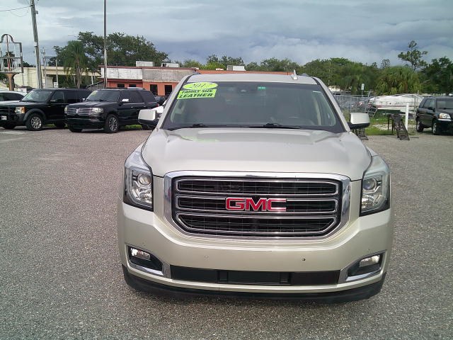 2017 Beige /Brown GMC Yukon XL SLT 2WD (1GKS1GKCXHR) with an 5.3L V8 OHV 16V engine, 6A transmission, located at 4000 Bee Ridge Road, Sarasota, FL, 34233, (941) 926-0300, 27.298664, -82.489151- Photo#3