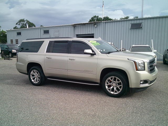 2017 Beige /Brown GMC Yukon XL SLT 2WD (1GKS1GKCXHR) with an 5.3L V8 OHV 16V engine, 6A transmission, located at 4000 Bee Ridge Road, Sarasota, FL, 34233, (941) 926-0300, 27.298664, -82.489151- Photo#8