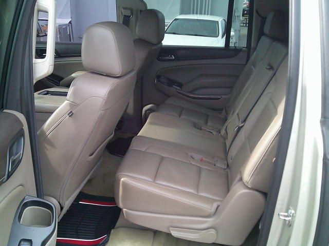 2017 Beige /Brown GMC Yukon XL SLT 2WD (1GKS1GKCXHR) with an 5.3L V8 OHV 16V engine, 6A transmission, located at 4000 Bee Ridge Road, Sarasota, FL, 34233, (941) 926-0300, 27.298664, -82.489151- Photo#10