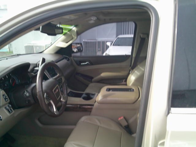2017 Beige /Brown GMC Yukon XL SLT 2WD (1GKS1GKCXHR) with an 5.3L V8 OHV 16V engine, 6A transmission, located at 4000 Bee Ridge Road, Sarasota, FL, 34233, (941) 926-0300, 27.298664, -82.489151- Photo#21