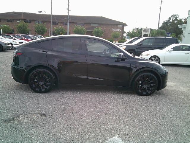 2020 Black /Black Tesla Model Y Long Range (5YJYGDEE5LF) with an ELECTRIC engine, 1A transmission, located at 4000 Bee Ridge Road, Sarasota, FL, 34233, (941) 926-0300, 27.298664, -82.489151- Photo#7