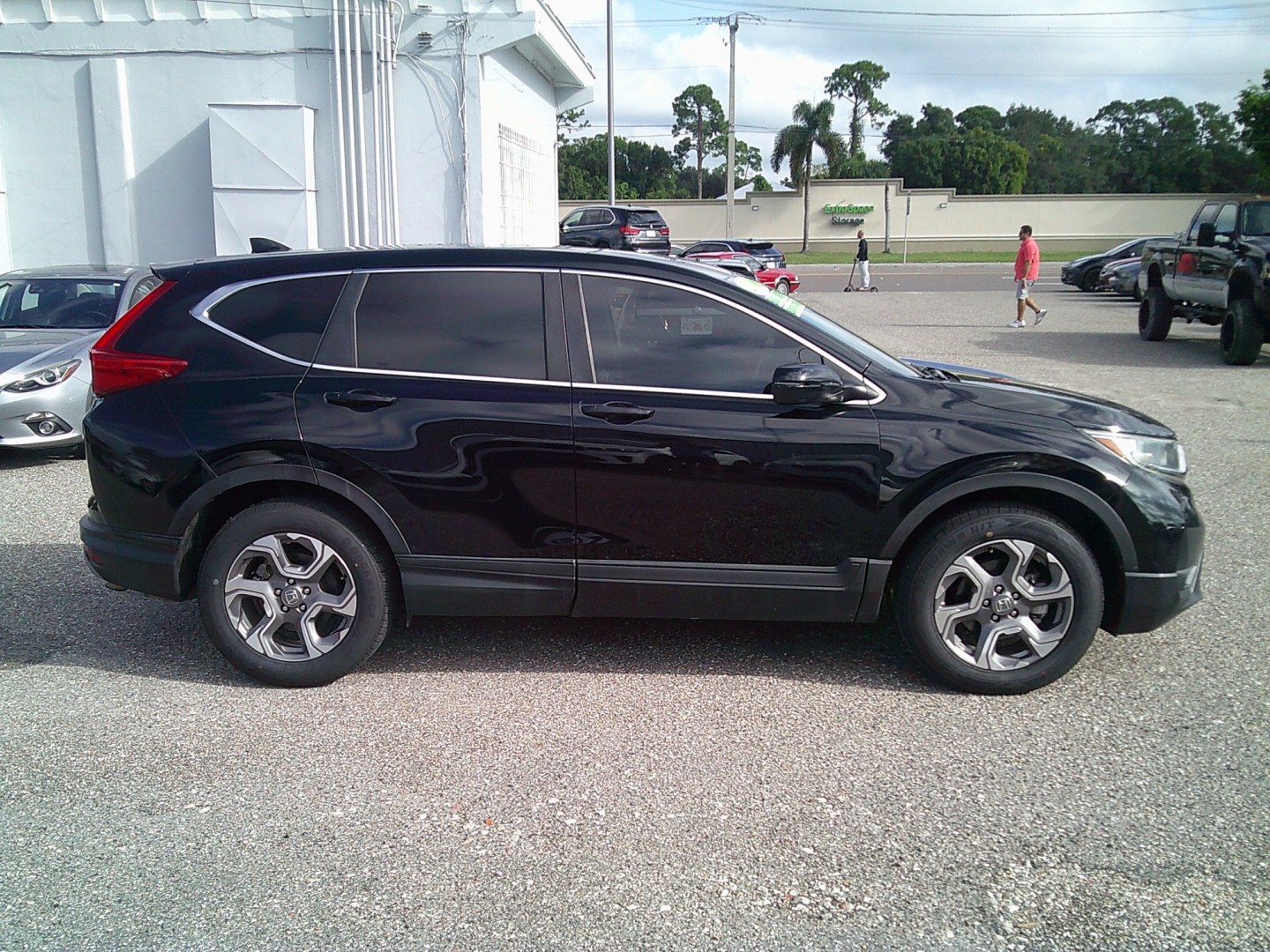 2019 Black /Black Honda CR-V EX AWD (7FARW2H51KE) with an 1.5L L4 16V DOHC TURBO engine, CVT transmission, located at 4000 Bee Ridge Road, Sarasota, FL, 34233, (941) 926-0300, 27.298664, -82.489151- Photo#7