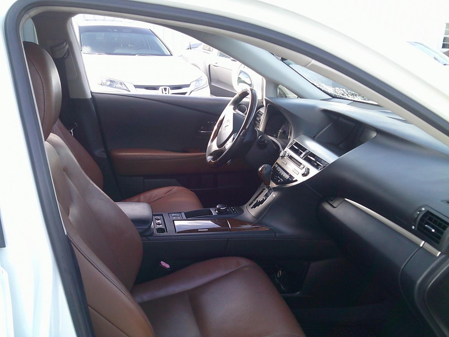 2015 White /Brown Lexus RX 350 FWD (2T2ZK1BA9FC) with an 3.5L V6 DOHC 24V engine, 6-Speed Automatic transmission, located at 4000 Bee Ridge Road, Sarasota, FL, 34233, (941) 926-0300, 27.298664, -82.489151- Photo#17