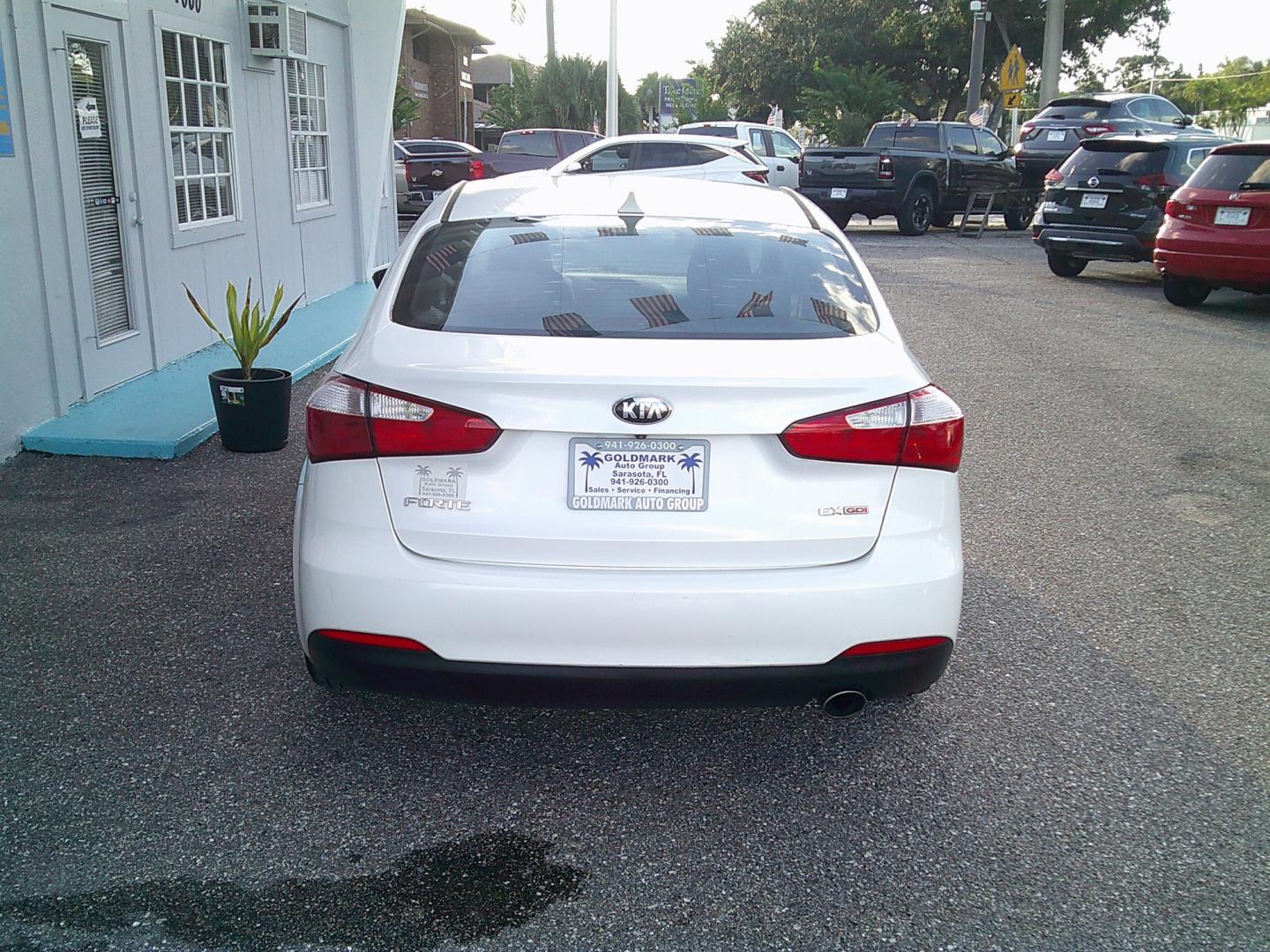 2014 White /Gray Kia Forte EX (KNAFX4A88E5) with an 2.0L L4 DOHC 16V engine, 6A transmission, located at 4000 Bee Ridge Road, Sarasota, FL, 34233, (941) 926-0300, 27.298664, -82.489151- Photo#7