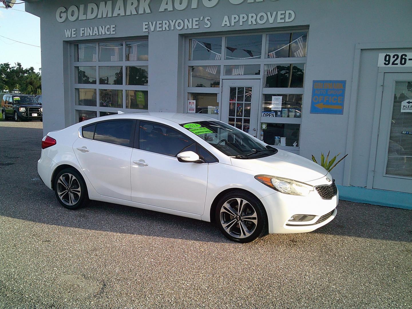 2014 White /Gray Kia Forte EX (KNAFX4A88E5) with an 2.0L L4 DOHC 16V engine, 6A transmission, located at 4000 Bee Ridge Road, Sarasota, FL, 34233, (941) 926-0300, 27.298664, -82.489151- Photo#2