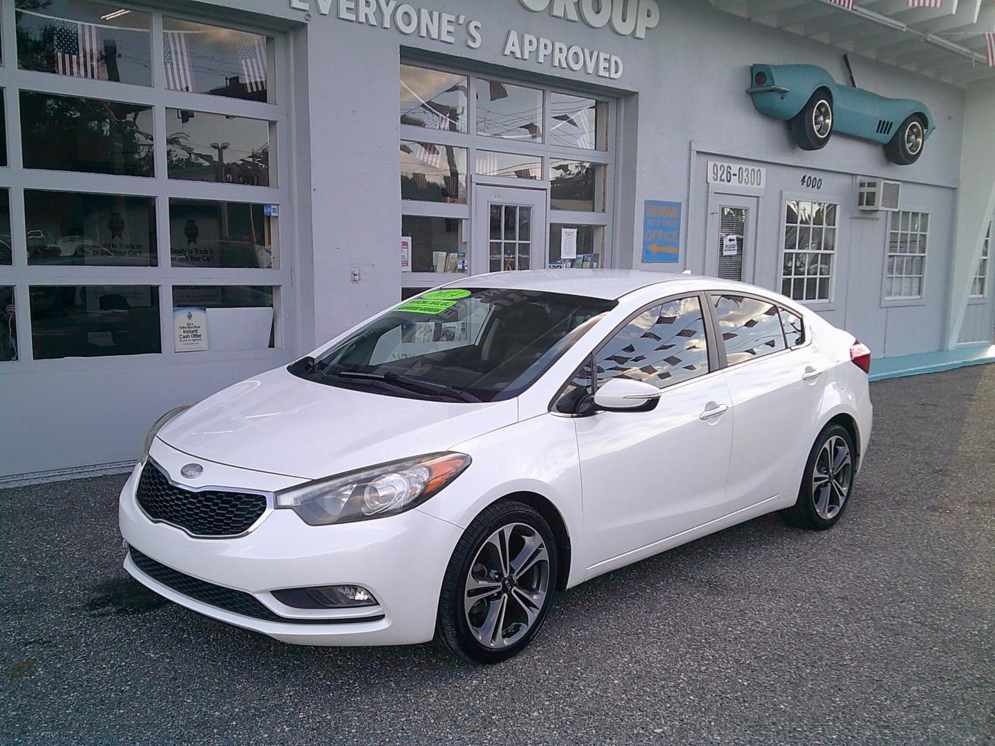 2014 White /Gray Kia Forte EX (KNAFX4A88E5) with an 2.0L L4 DOHC 16V engine, 6A transmission, located at 4000 Bee Ridge Road, Sarasota, FL, 34233, (941) 926-0300, 27.298664, -82.489151- Photo#6
