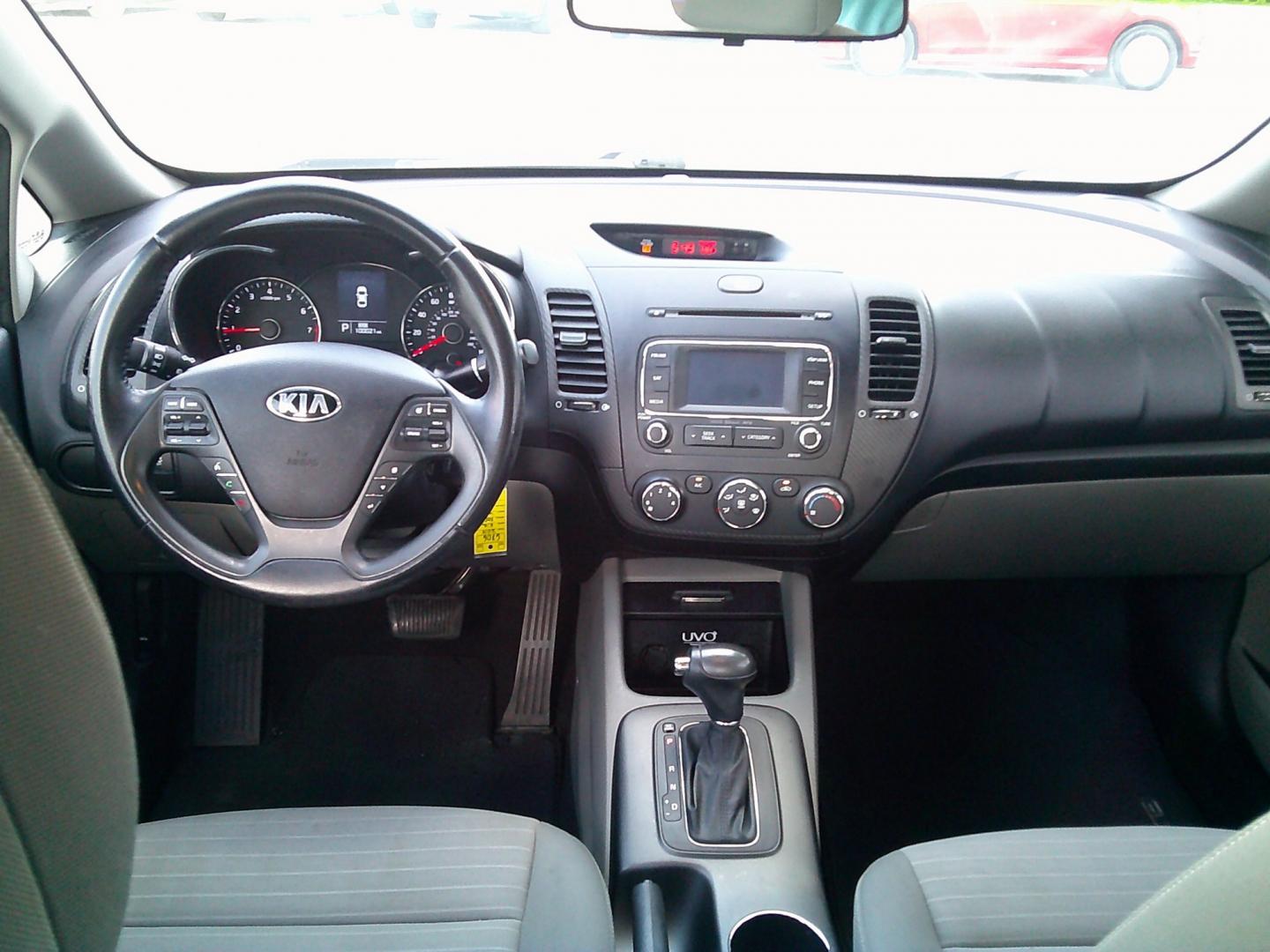 2014 White /Gray Kia Forte EX (KNAFX4A88E5) with an 2.0L L4 DOHC 16V engine, 6A transmission, located at 4000 Bee Ridge Road, Sarasota, FL, 34233, (941) 926-0300, 27.298664, -82.489151- Photo#9