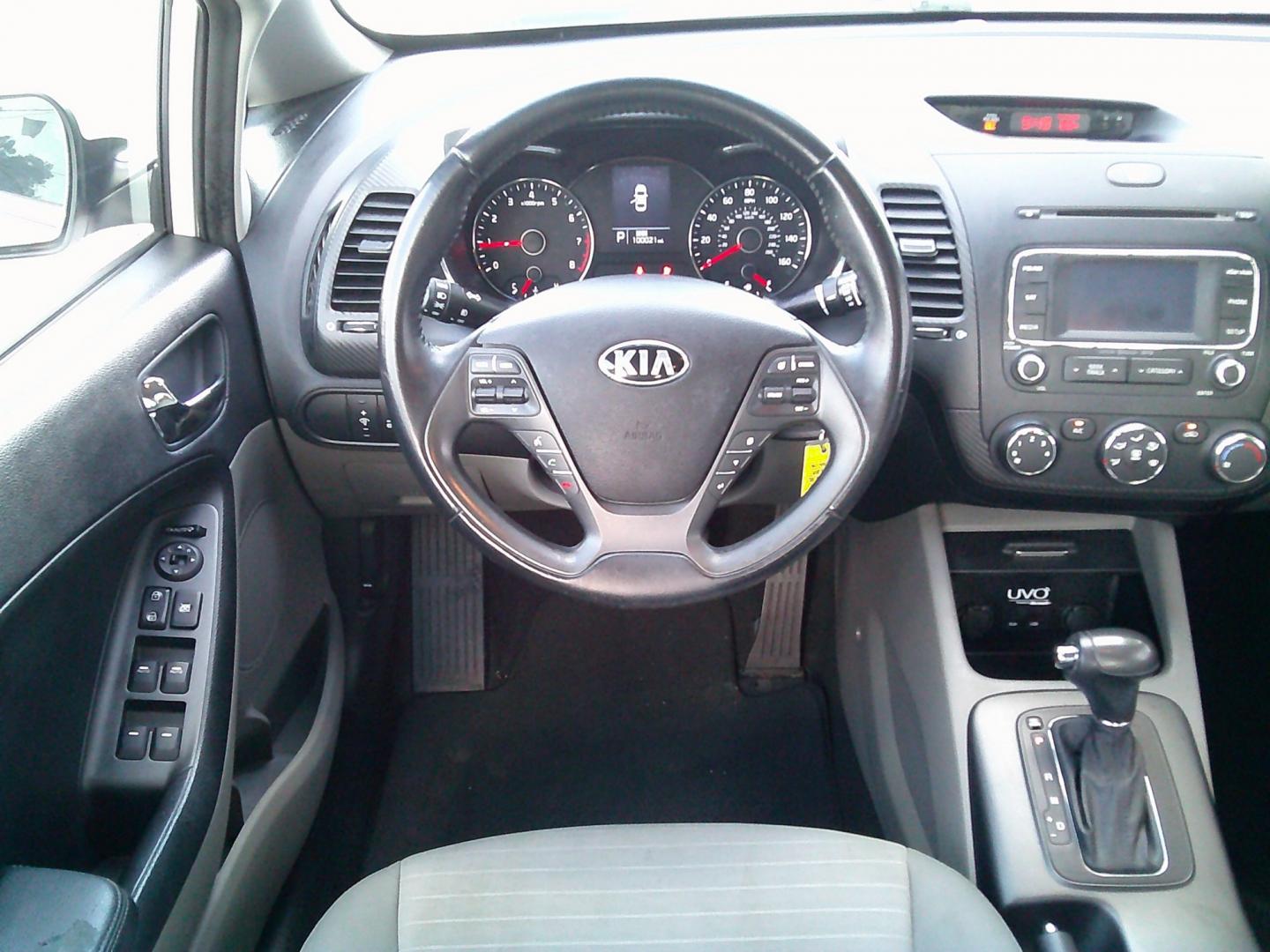 2014 White /Gray Kia Forte EX (KNAFX4A88E5) with an 2.0L L4 DOHC 16V engine, 6A transmission, located at 4000 Bee Ridge Road, Sarasota, FL, 34233, (941) 926-0300, 27.298664, -82.489151- Photo#10