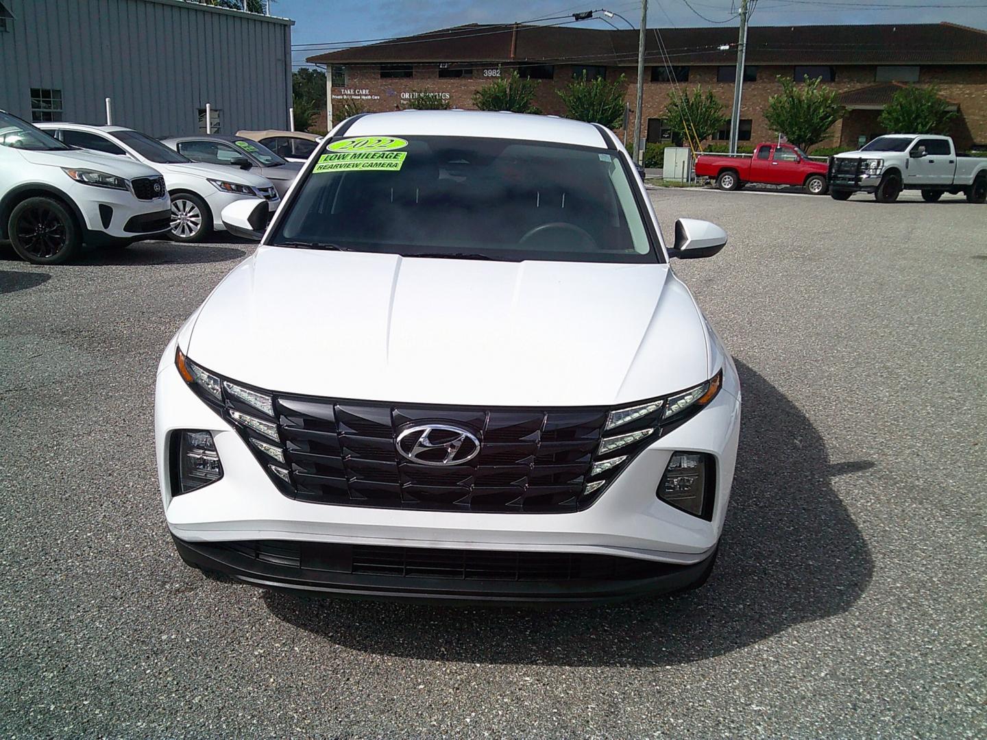 2022 White /Black Hyundai Tucson SE (5NMJA3AE1NH) with an 2.5L L4 DOHC 16V engine, 8A transmission, located at 4000 Bee Ridge Road, Sarasota, FL, 34233, (941) 926-0300, 27.298664, -82.489151- Photo#1