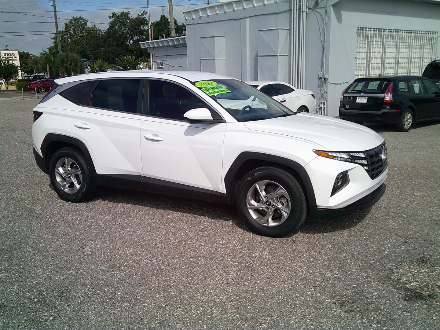 2022 White /Black Hyundai Tucson SE (5NMJA3AE1NH) with an 2.5L L4 DOHC 16V engine, 8A transmission, located at 4000 Bee Ridge Road, Sarasota, FL, 34233, (941) 926-0300, 27.298664, -82.489151- Photo#7