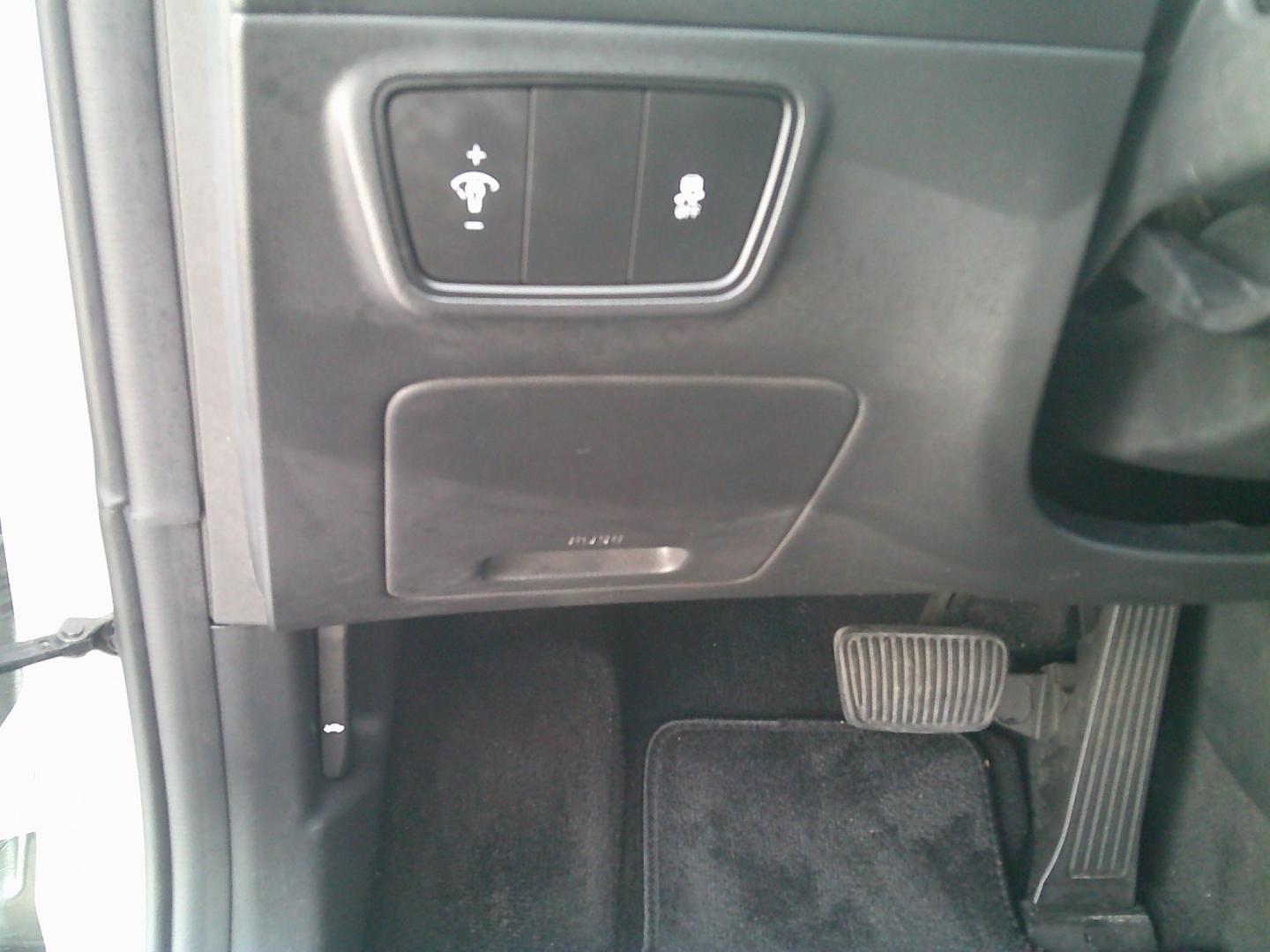 2022 White /Black Hyundai Tucson SE (5NMJA3AE1NH) with an 2.5L L4 DOHC 16V engine, 8A transmission, located at 4000 Bee Ridge Road, Sarasota, FL, 34233, (941) 926-0300, 27.298664, -82.489151- Photo#16
