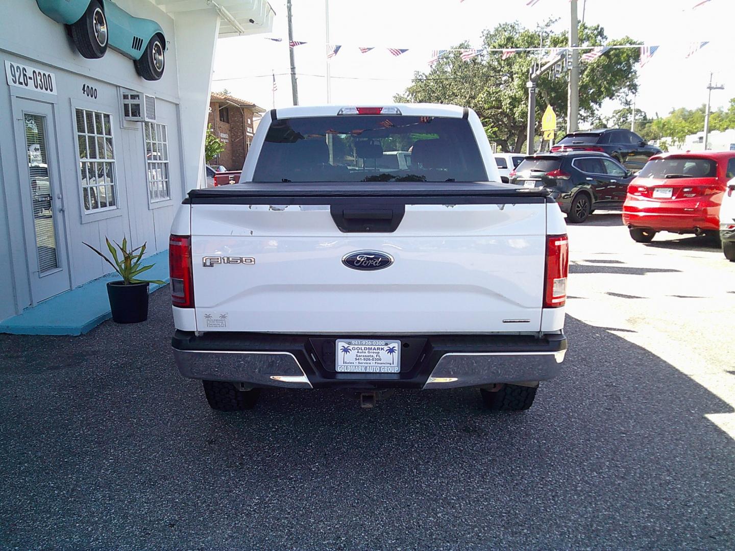 2016 White /Gray Ford F-150 XLT SuperCrew 5.5-ft. 2WD (1FTEW1C82GK) with an 3.5L V6 DOHC 24V engine, Automatic transmission, located at 4000 Bee Ridge Road, Sarasota, FL, 34233, (941) 926-0300, 27.298664, -82.489151- Photo#8