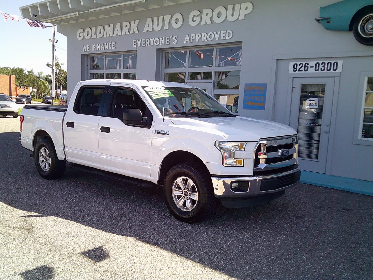 2016 White /Gray Ford F-150 XLT SuperCrew 5.5-ft. 2WD (1FTEW1C82GK) with an 3.5L V6 DOHC 24V engine, Automatic transmission, located at 4000 Bee Ridge Road, Sarasota, FL, 34233, (941) 926-0300, 27.298664, -82.489151- Photo#1