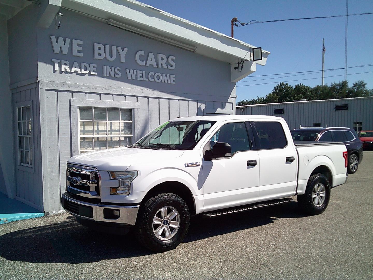 2016 White /Gray Ford F-150 XLT SuperCrew 5.5-ft. 2WD (1FTEW1C82GK) with an 3.5L V6 DOHC 24V engine, Automatic transmission, located at 4000 Bee Ridge Road, Sarasota, FL, 34233, (941) 926-0300, 27.298664, -82.489151- Photo#5